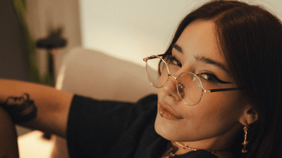 Castlecore punasel vaibal – kuidas gooti esteetika vallutab moemaailma